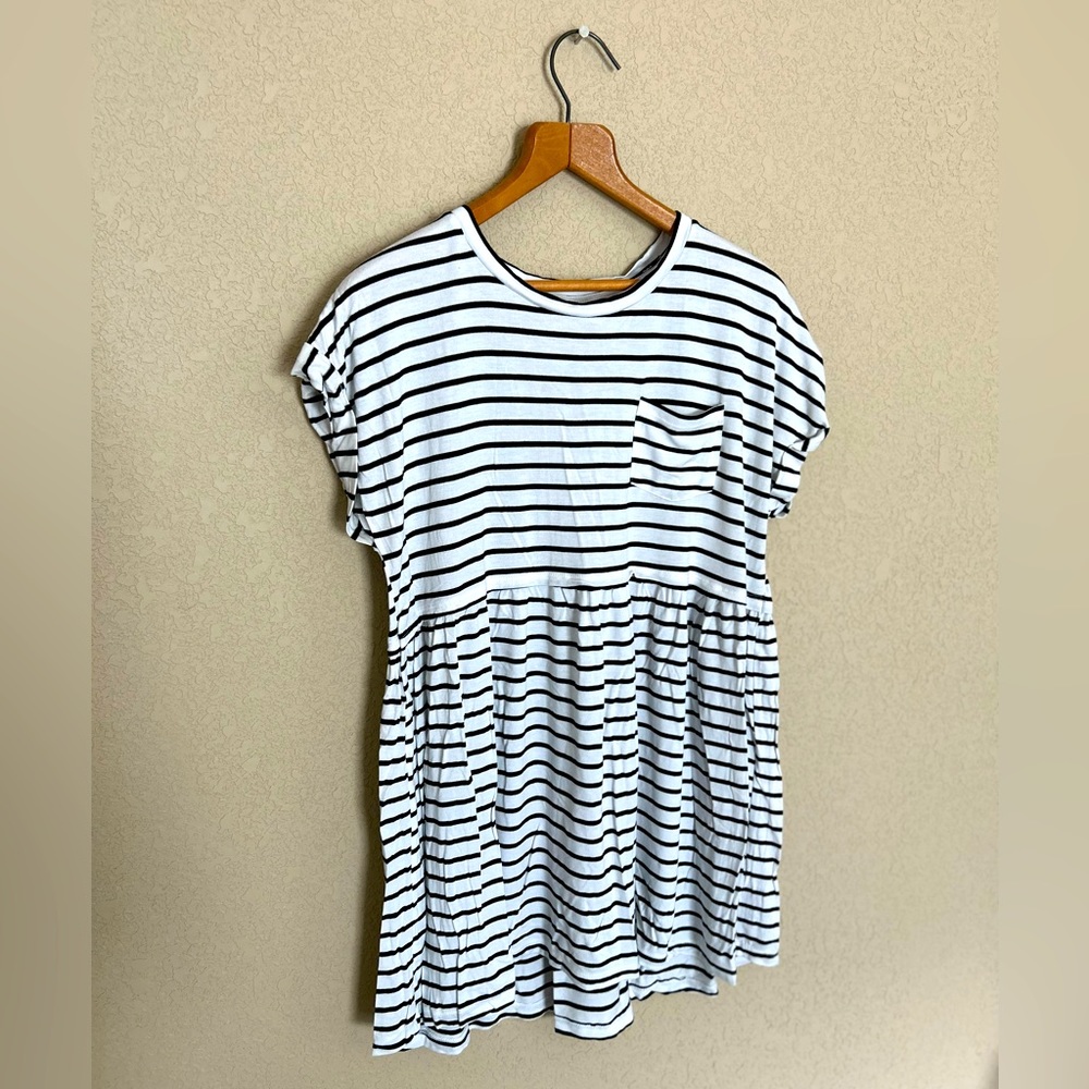 Lightweight striped maternity tee.